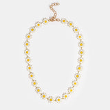 Halsband med tusensköna blommor